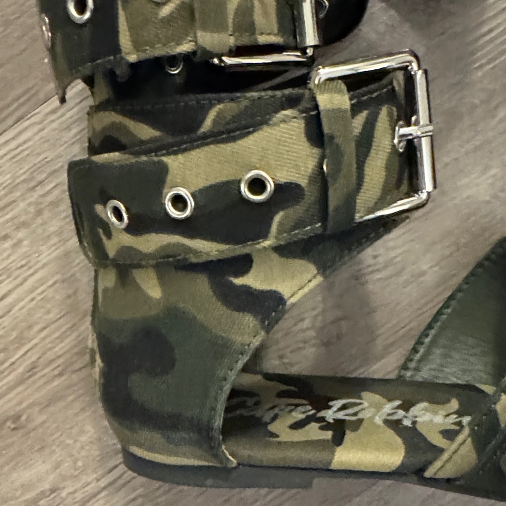 Viki Denim Belt Buckled Flat Sandals - Camouflage 🔥 Size 6 BRAND NEW ❣️ - Picture 10 of 16